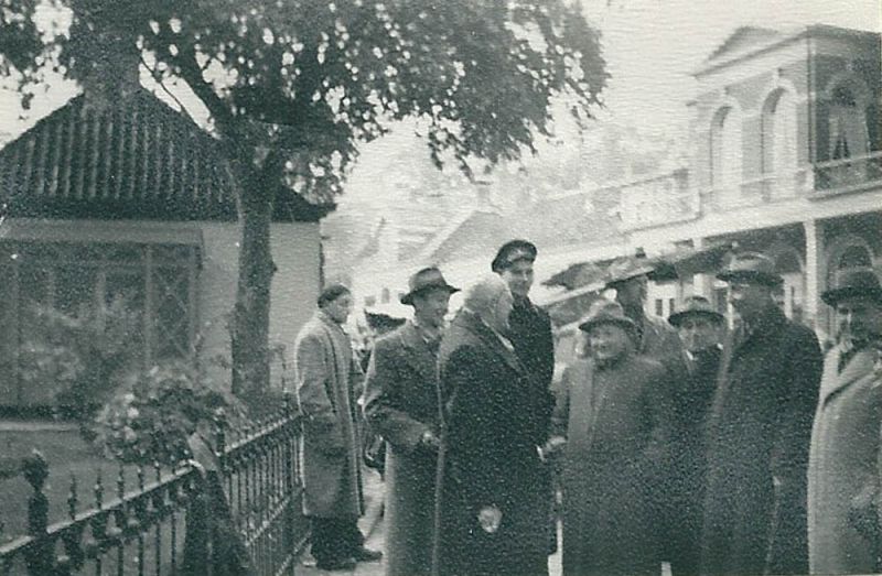 Paardenmarktcomité bezoek Zuidlaarder paardenmarkt in 1952. 