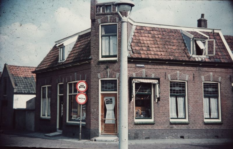 Lange Commandeurstraat 19 hoek Middenweg