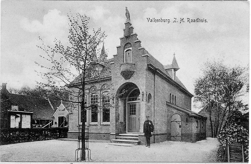 Hoofdstraat 6 - voormalig gemeentehuis en gemeentelijk monument