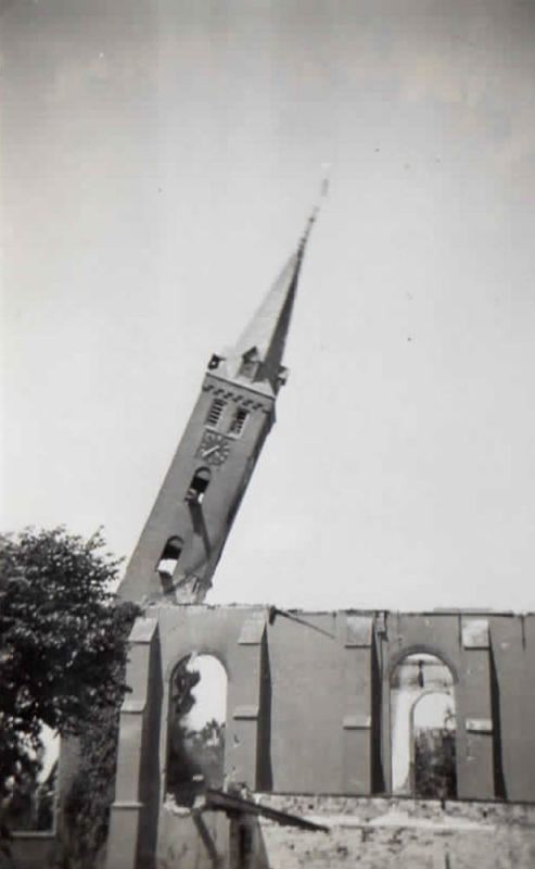 Het neerhalen van de kerktoren op 26 juni 1940