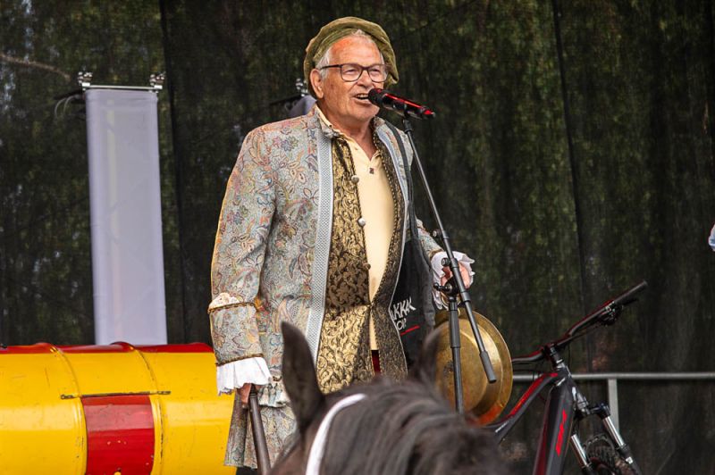 Presentatie dorpsarchief op Valkenburgse paardenmarkt